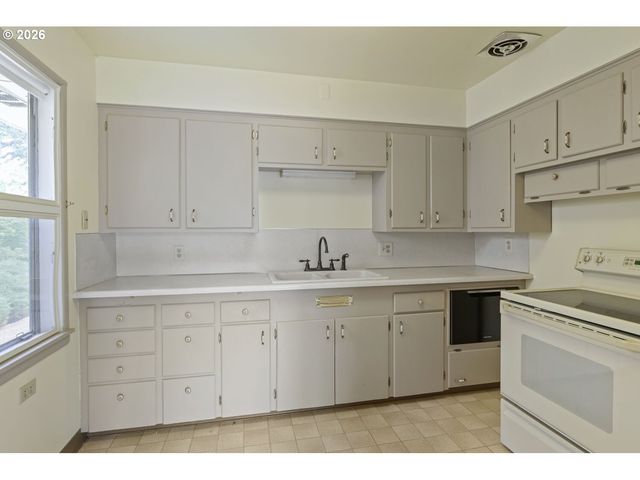 3828 Ne 75TH Ave, Portland, OR 97213