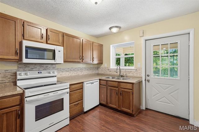 2243 Henson Farm Road, Festus, MO 63028