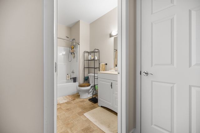 2 Arden Mills Way 2305, Fitchburg, MA 01420