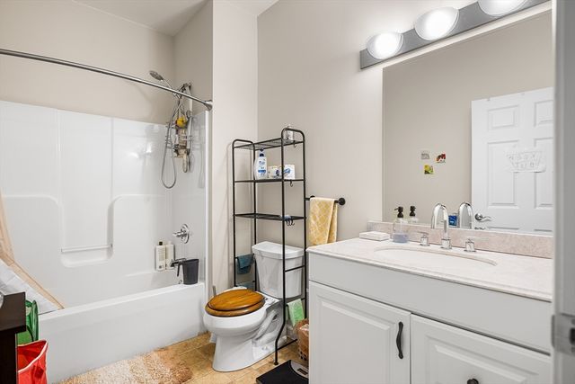 2 Arden Mills Way 2305, Fitchburg, MA 01420
