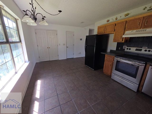 184 W Kenny Drive, Hinesville, GA 31313