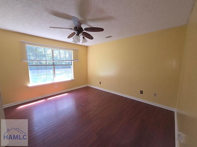 184 W Kenny Drive, Hinesville, GA 31313