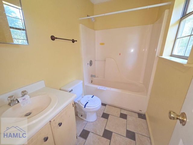 184 W Kenny Drive, Hinesville, GA 31313