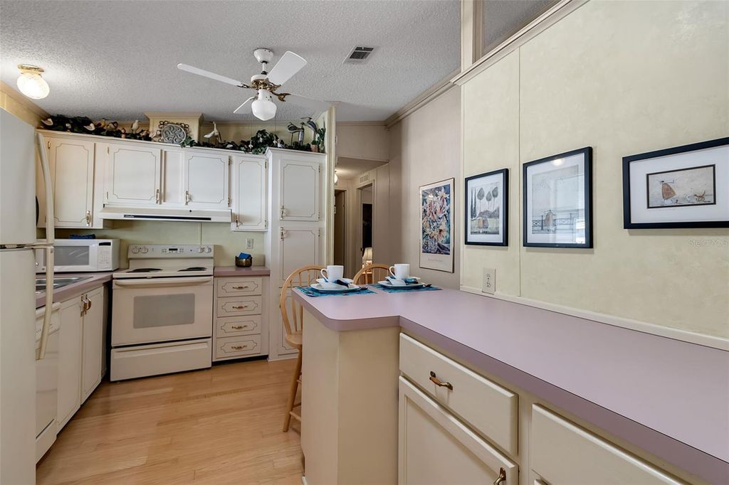 Image 13 of property listing at 10315 CORTEZ ROAD W 26J, Bradenton, FL 34210