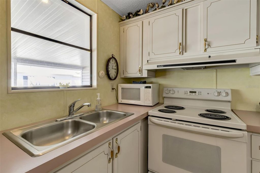 Image 16 of property listing at 10315 CORTEZ ROAD W 26J, Bradenton, FL 34210