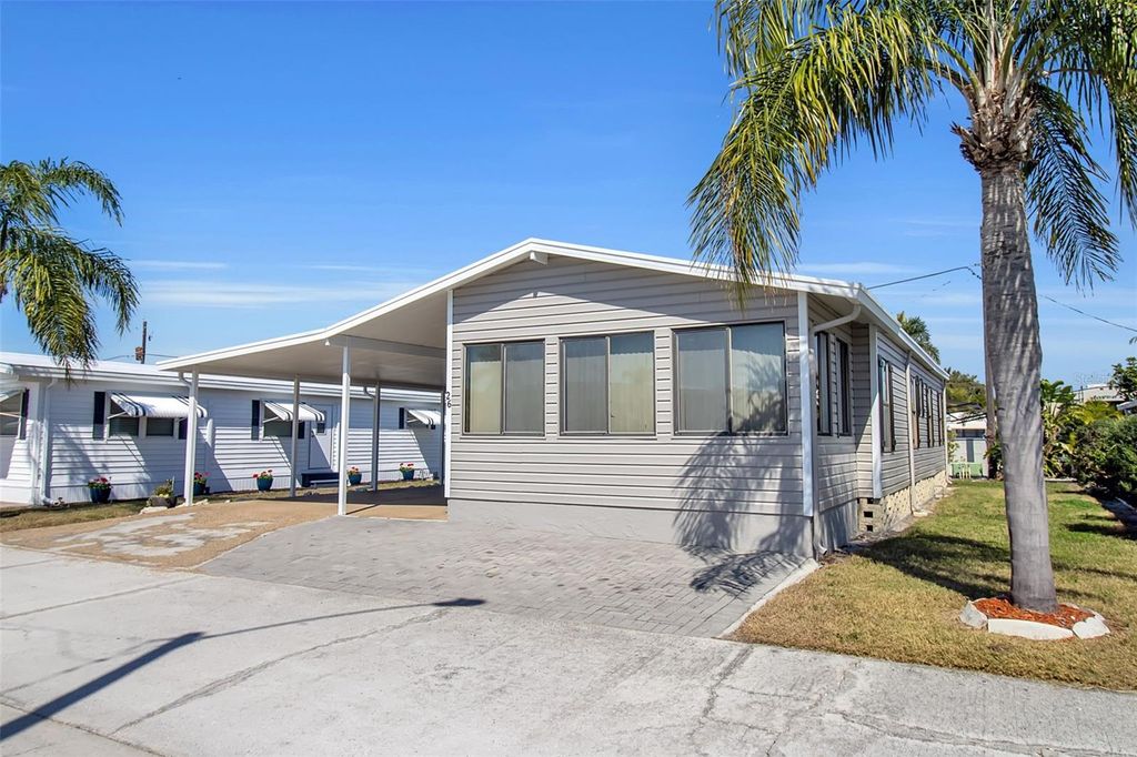 Image 8 of property listing at 10315 CORTEZ ROAD W 26J, Bradenton, FL 34210