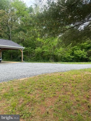 1326 KINGS HWY, King George, VA 22485