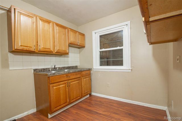 15057 Evergreen Road, Detroit, MI 48223
