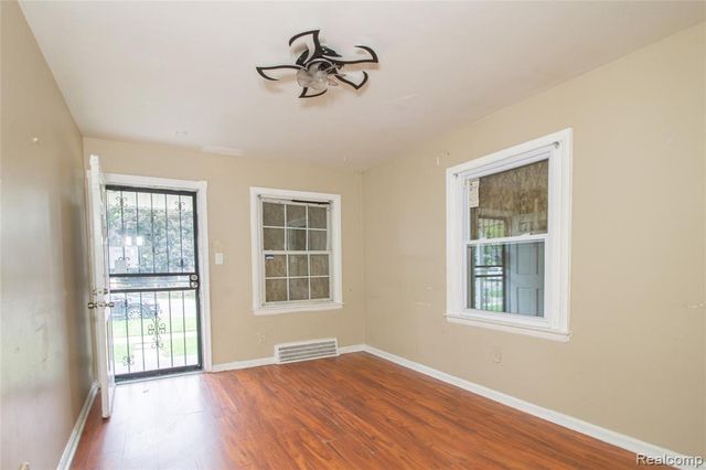15057 Evergreen Road, Detroit, MI 48223