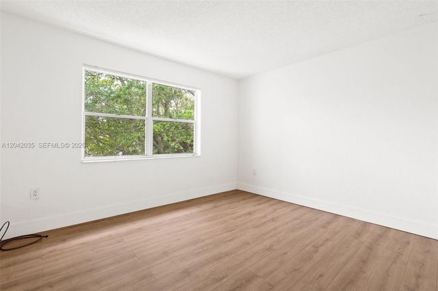 4215 N University Dr 305, Sunrise, FL 33351