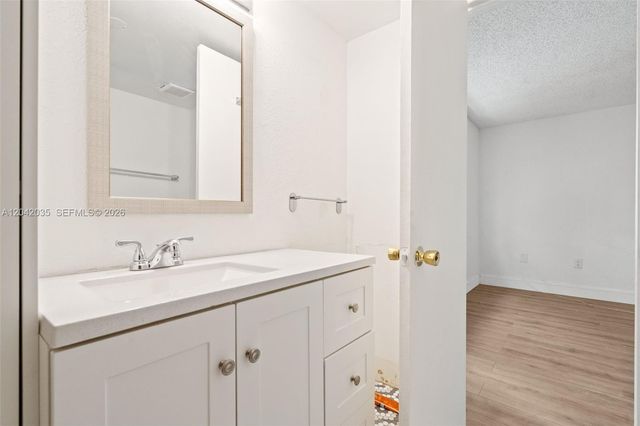 4215 N University Dr 305, Sunrise, FL 33351