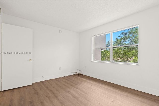 4215 N University Dr 305, Sunrise, FL 33351