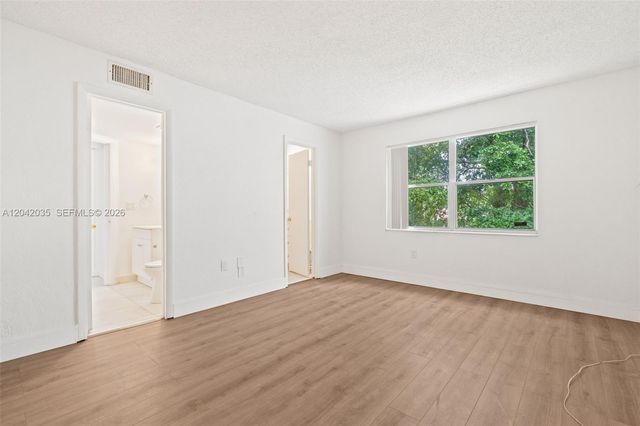 4215 N University Dr 305, Sunrise, FL 33351