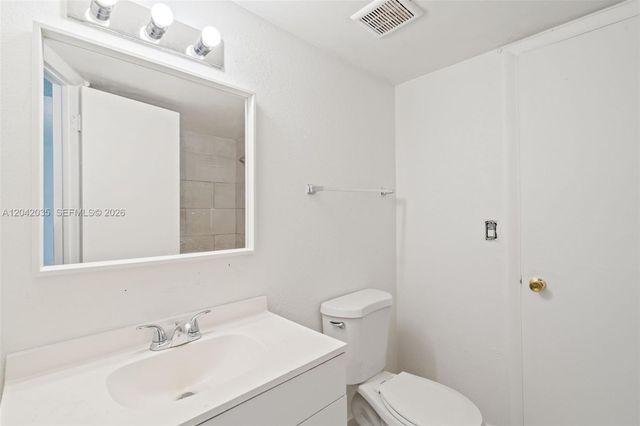 4215 N University Dr 305, Sunrise, FL 33351