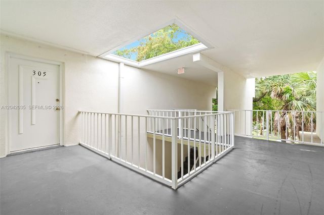 4215 N University Dr 305, Sunrise, FL 33351