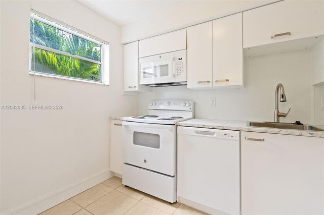 4215 N University Dr 305, Sunrise, FL 33351