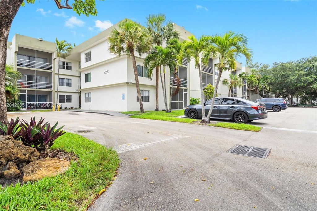 4215 N University Dr 305, Sunrise, FL 33351