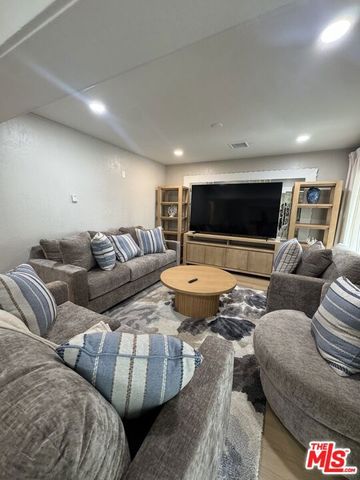 1982 Olive Avenue, Long Beach, CA 90806