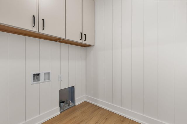 1904 Creekside Drive SW, Byron Center, MI 49315