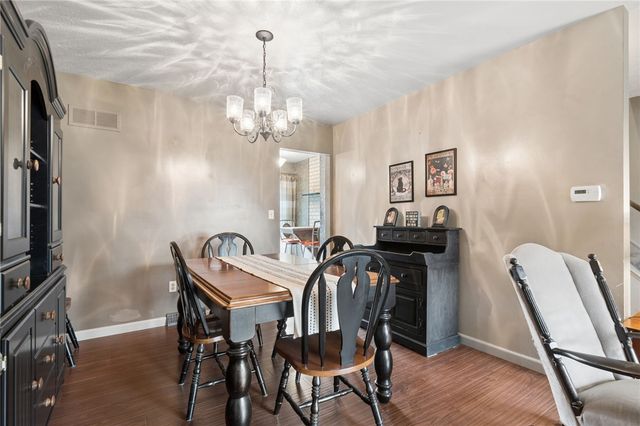 300 Williamsburg Ln, Murrysville, PA 15632