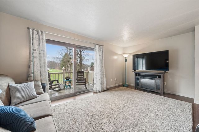 300 Williamsburg Ln, Murrysville, PA 15632