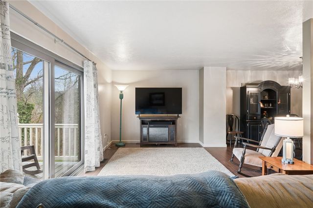 300 Williamsburg Ln, Murrysville, PA 15632