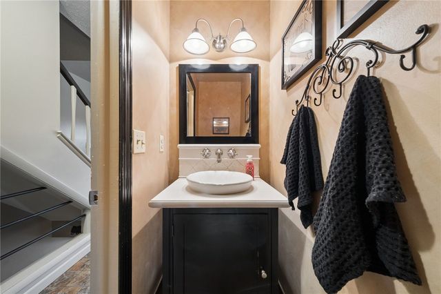 300 Williamsburg Ln, Murrysville, PA 15632