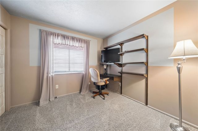 300 Williamsburg Ln, Murrysville, PA 15632