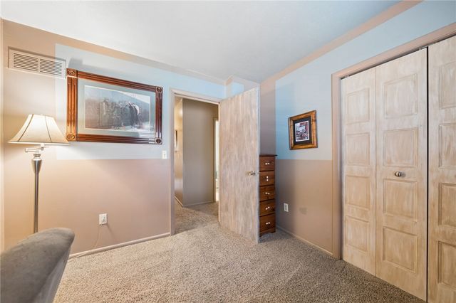 300 Williamsburg Ln, Murrysville, PA 15632