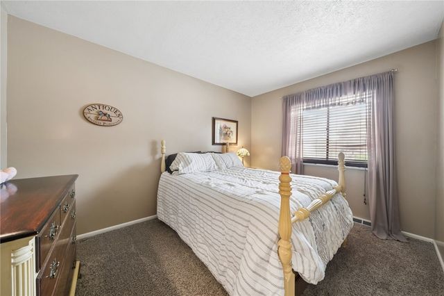 300 Williamsburg Ln, Murrysville, PA 15632