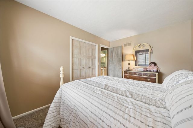 300 Williamsburg Ln, Murrysville, PA 15632