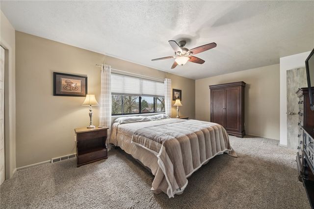 300 Williamsburg Ln, Murrysville, PA 15632