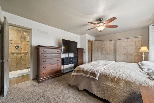 300 Williamsburg Ln, Murrysville, PA 15632