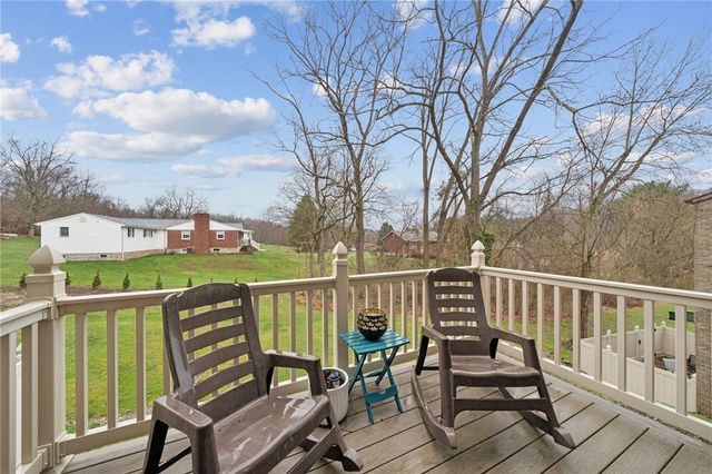 300 Williamsburg Ln, Murrysville, PA 15632