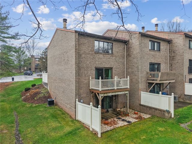 300 Williamsburg Ln, Murrysville, PA 15632