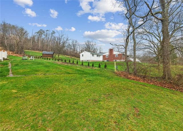 300 Williamsburg Ln, Murrysville, PA 15632