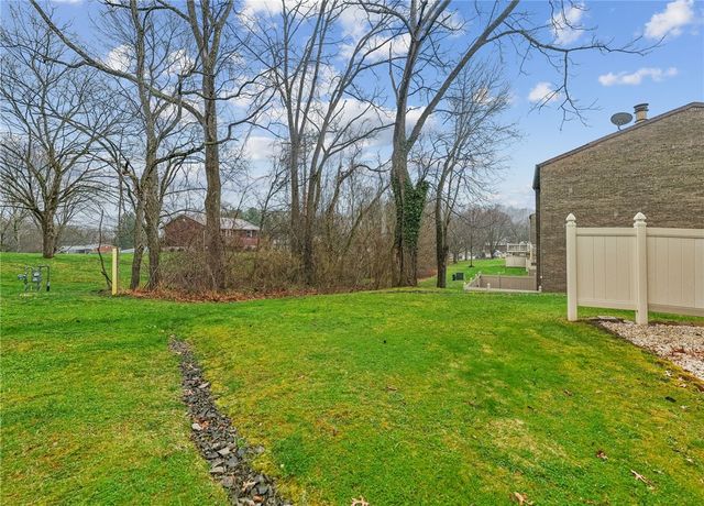 300 Williamsburg Ln, Murrysville, PA 15632