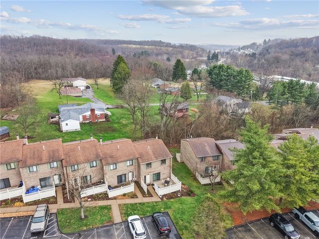 300 Williamsburg Ln, Murrysville, PA 15632