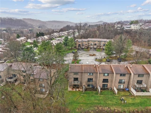 300 Williamsburg Ln, Murrysville, PA 15632