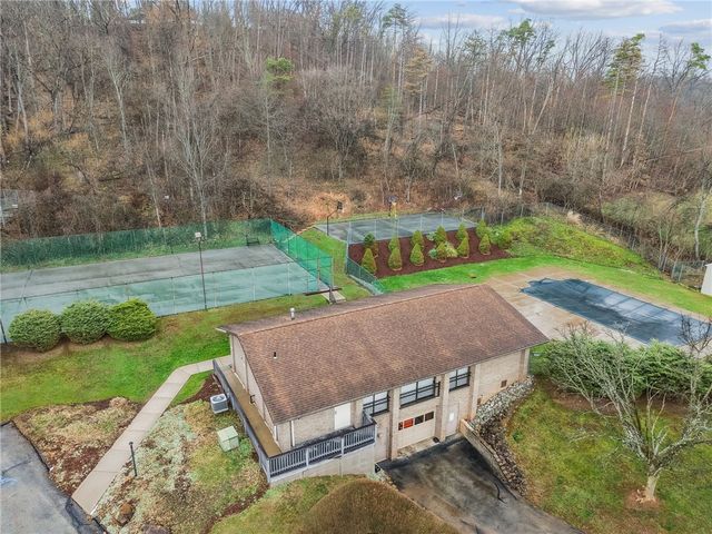 300 Williamsburg Ln, Murrysville, PA 15632