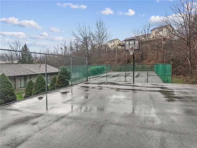 300 Williamsburg Ln, Murrysville, PA 15632