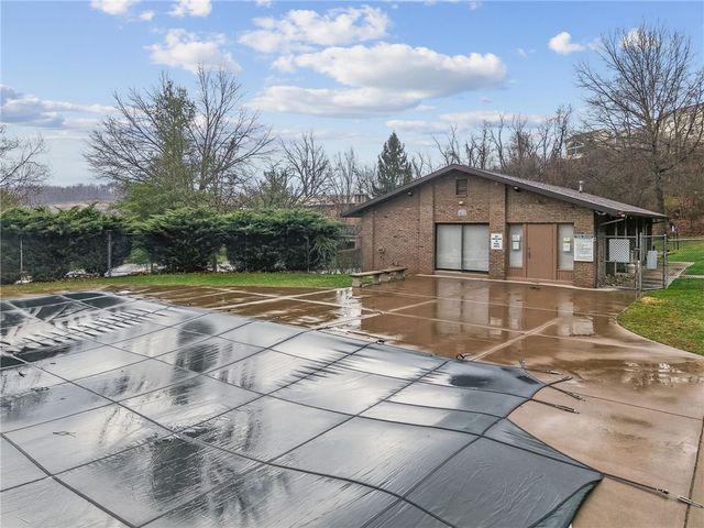 300 Williamsburg Ln, Murrysville, PA 15632