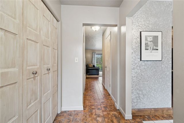 300 Williamsburg Ln, Murrysville, PA 15632