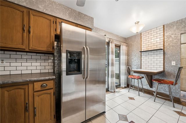 300 Williamsburg Ln, Murrysville, PA 15632