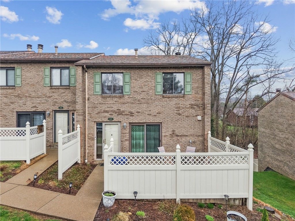 300 Williamsburg Ln, Murrysville, PA 15632