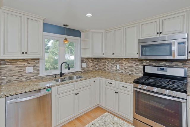 36 Ingersoll Dr, Westfield, MA 01085