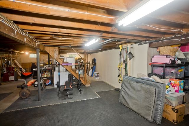 36 Ingersoll Dr, Westfield, MA 01085