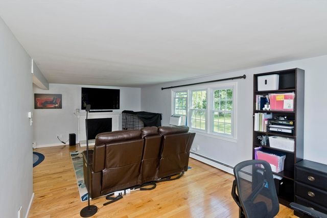 36 Ingersoll Dr, Westfield, MA 01085