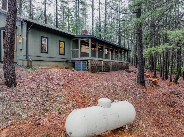 14740 Orzalli Rd, Grass Valley, CA 95945