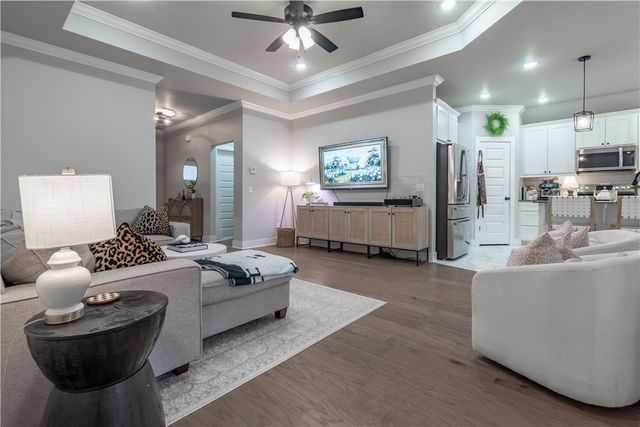 901 Sugar Pine Street, Tontitown, AR 72762